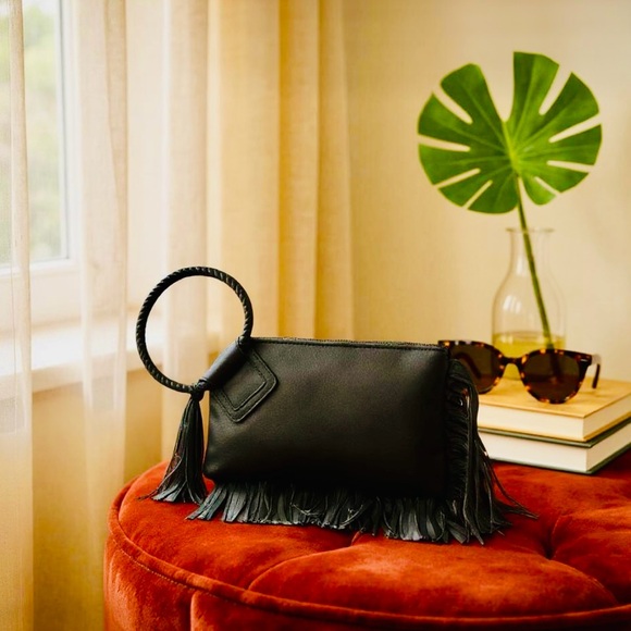 CITY FRINGE CUFF TASSEL WRISTLET CLUTCH PURSE
( Black) - Picture 2 of 5